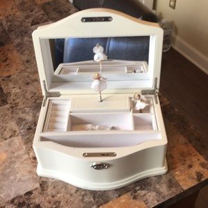 COPY - Musical jewelry box with lock and key.